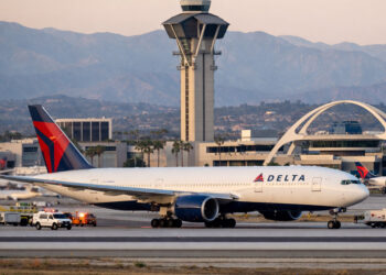 Delta Flight DL275 Diverted Lax