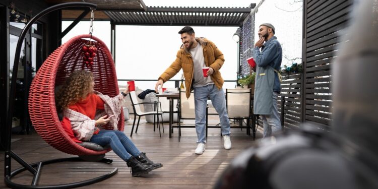 Deck vs Patio – Which One is Right for Your Outdoor Living Space?