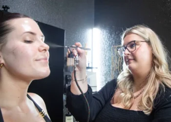 How Local Tanning Salons Maintain Safe and Effective Spray Tanning Booths? 