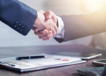 How Large Corporations Use Benefits to Attract and Retain Top Talent