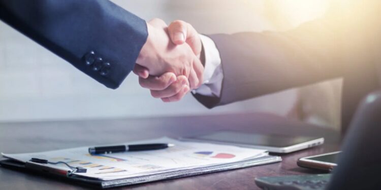 How Large Corporations Use Benefits to Attract and Retain Top Talent