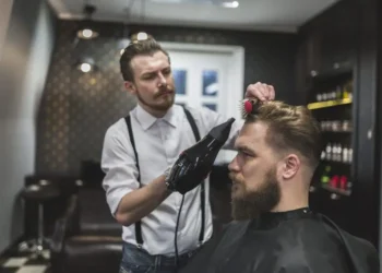 Modern Grooming Habits That Start with a Trusted North Lakes Hairdresser