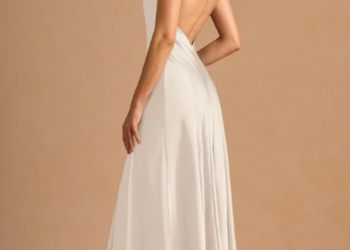 The Under-the-Gown Formula: Graduation Dresses That Actually Photograph Well