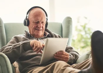 How Smart Technology Is Helping UK Seniors Stay Active Without Leaving Home