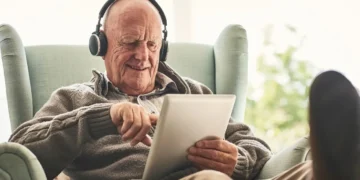 How Smart Technology Is Helping UK Seniors Stay Active Without Leaving Home