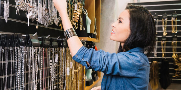 How to Choose and Style Diamond Custom Pendants