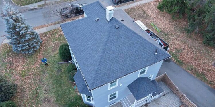 Surviving Michigan Seasons: Finding the Right Macomb Roofer