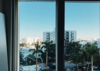 Residential vs. Commercial Window Tinting in San Antonio: Costs, ROI & the Right Choice for Texas Heat