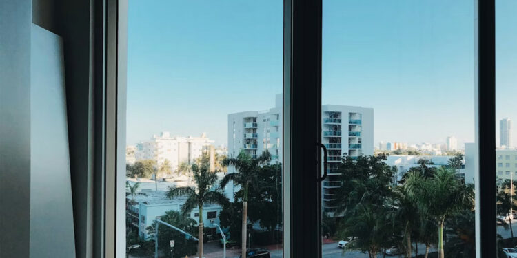 Residential vs. Commercial Window Tinting in San Antonio: Costs, ROI & the Right Choice for Texas Heat