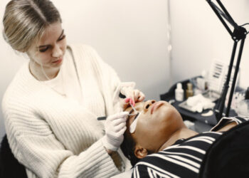 Build a Future in Lash Artistry