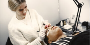 Build a Future in Lash Artistry