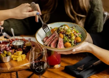 What Makes Farm-to-Fork Dining Different From Traditional Restaurant Experiences?