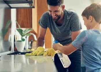 House Cleaning Habits That Slowly Stop Working in Homes With Constant Weekend Gatherings