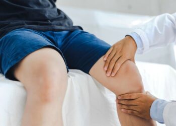 Orthopedic Doctor vs General Physician: Who Should You See for Bone & Joint Pain?