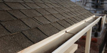 How Smart Homeowners Stay Ahead of Roofing and Gutter Problems