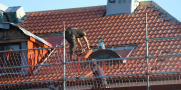 What to Expect During a Professional Roof Replacement Project