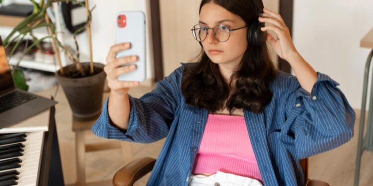 7 Situations Where Recording Glasses Are More Useful Than Your Phone