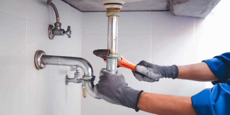 When to Call It a Clog and When to Worry: A Houston Homeowner’s Guide to Drain Problems