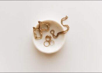 How to Build a Capsule Jewelry Collection That Matches Every Outfit