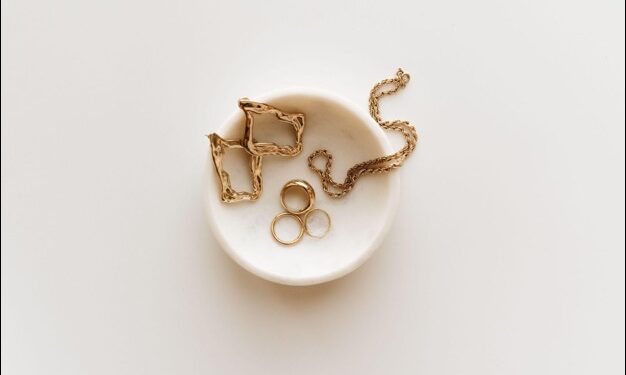 How to Build a Capsule Jewelry Collection That Matches Every Outfit