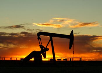 Why Oil and Gas Still Has the Potential to Outperform Green Energy Investments 