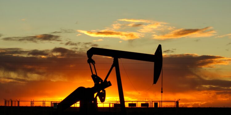 Why Oil and Gas Still Has the Potential to Outperform Green Energy Investments