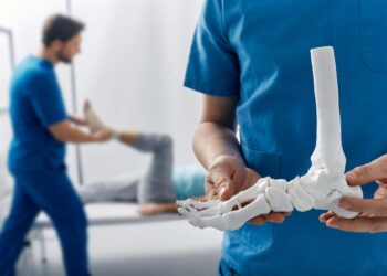 How to Choose the Right Hip Replacement Surgeon in Garden City, MI