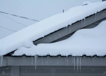 5 Warning Signs Your Roof Needs Attention Before Winter Hits