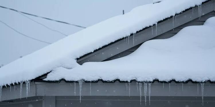5 Warning Signs Your Roof Needs Attention Before Winter Hits
