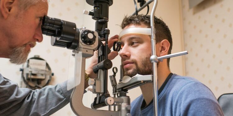 8 Differences Between a Comprehensive Eye Exam and a Routine Vision Check That Most People Do Not Know