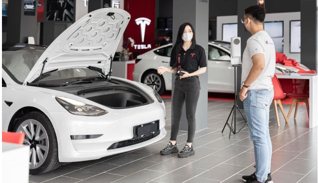 How Independent Tesla Repair Services Offer More Than Basic Maintenance