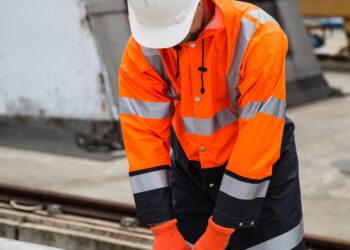 The Difference Between Basic Workwear and Trade-Ready Workwear